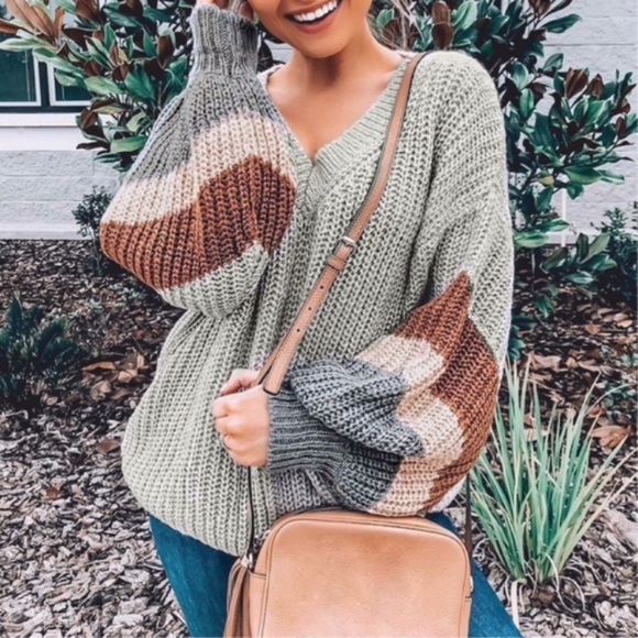 colorsandbloom Sweaters - LAST! LIGHT SAGE V-NECK SWEATER